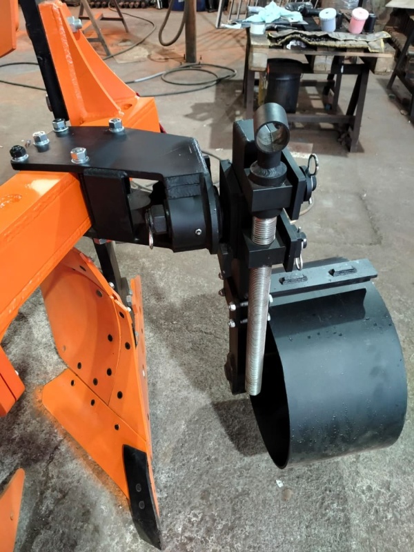 Плуг навесной оборотный 3/35+1 купить в Нальчике – «БДН-АгроКубань», 4