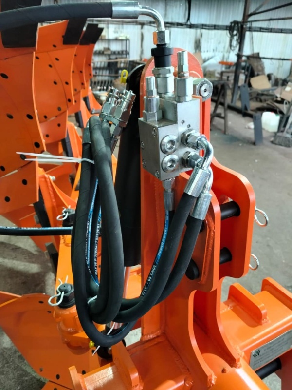 Плуг навесной оборотный 3/35+1 купить в Нальчике – «БДН-АгроКубань», 3